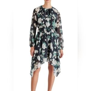 Steve Madden Floral Ruched Long Sleeve